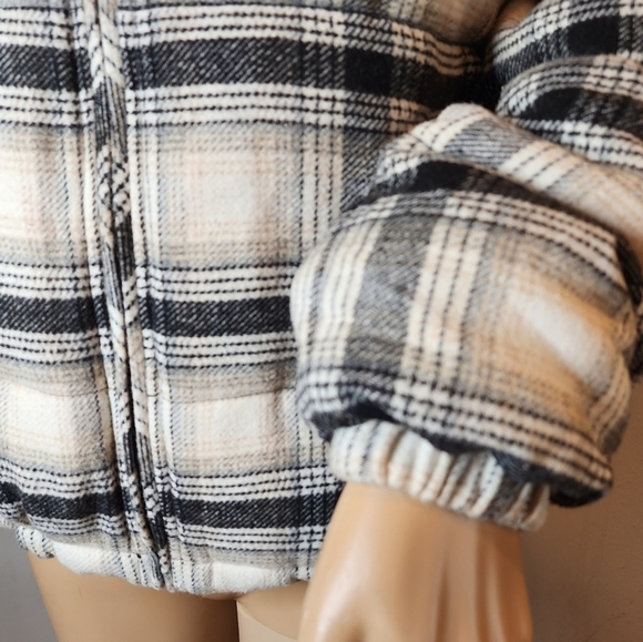 American Eagle Wool-blend plaid puffer coat. Women's size xs. - Picture 12 of 16